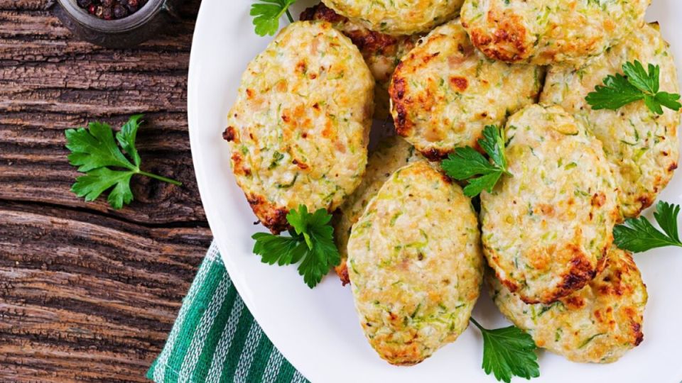 Капустные котлеты — хит любого застолья: нежнейший вкус и аппетитный вид