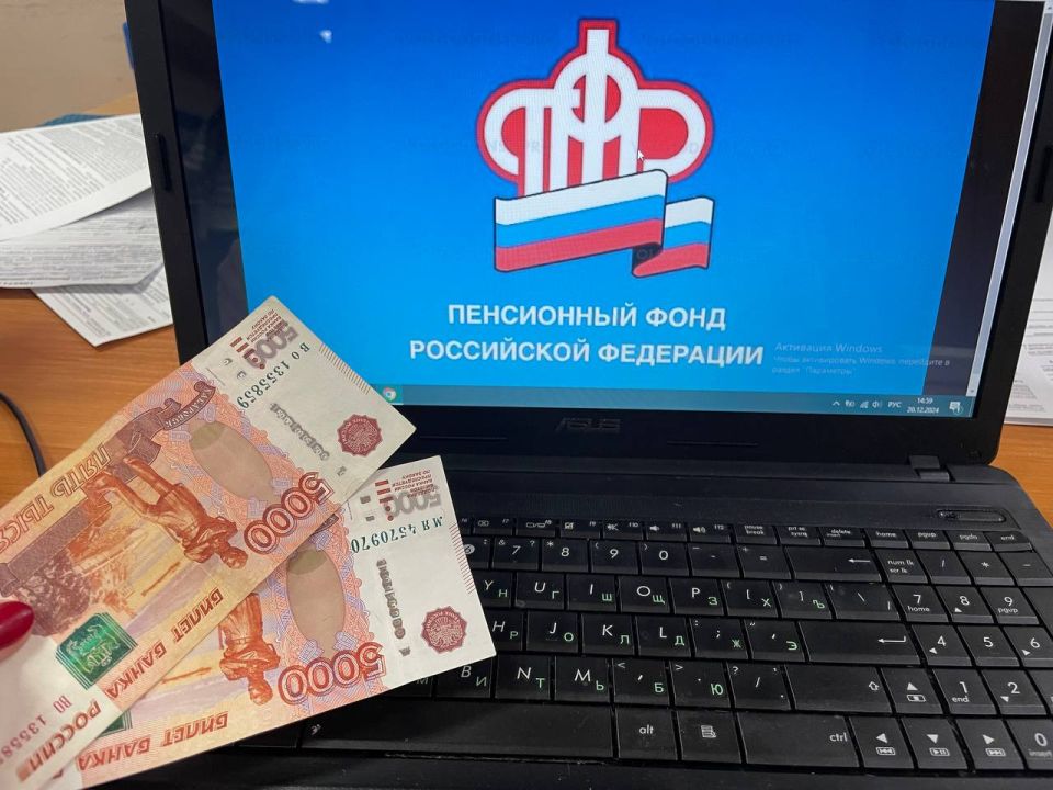 И работающим, и неработающим. Эту сумму прибавят к пенсии пенсионерам в июле