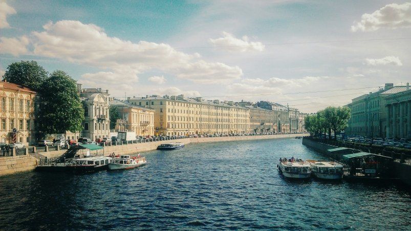 Плюнула на дорогущие курорты, и махнула в Питер: сейчас — самый шик — ни снега, ни ветра, ни дождей