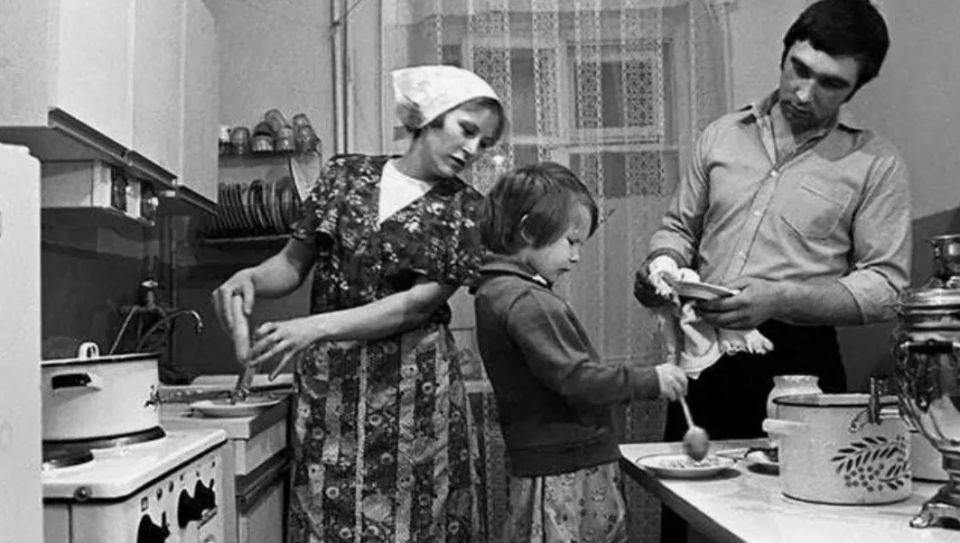Как сохранить внешний вид посуды на долгие годы: трюк из СССР, который помнит бабушкина кастрюля