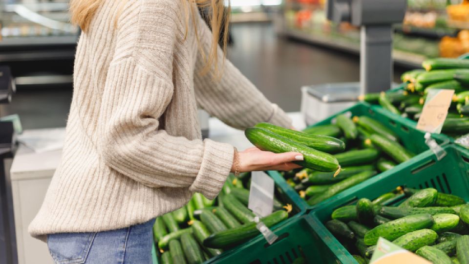 Легко отличите свежие огурцы от лежалых: при покупке смотрите на одну особенность