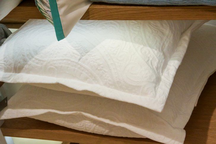 Больше никаких желтых пятен на подушке: помогут 3 копеечных народных средства