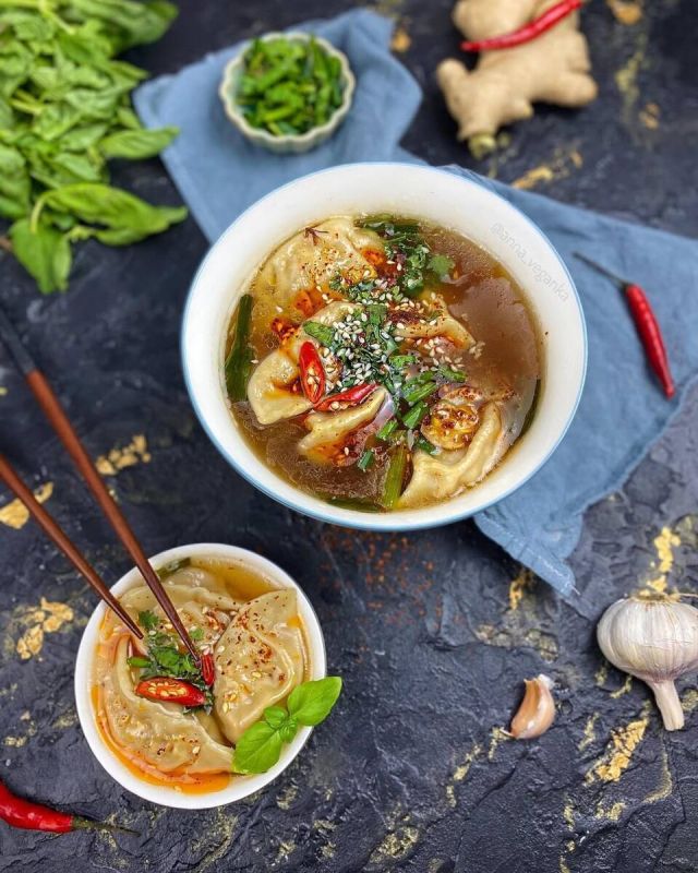 Вонтоны с тофу: вкусный и ароматный веганский бульон для холодных дней