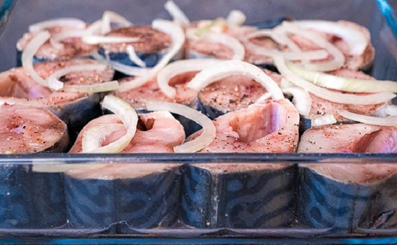 Малосольная скумбрия в пряном маринаде: деликатес, который покорит всех