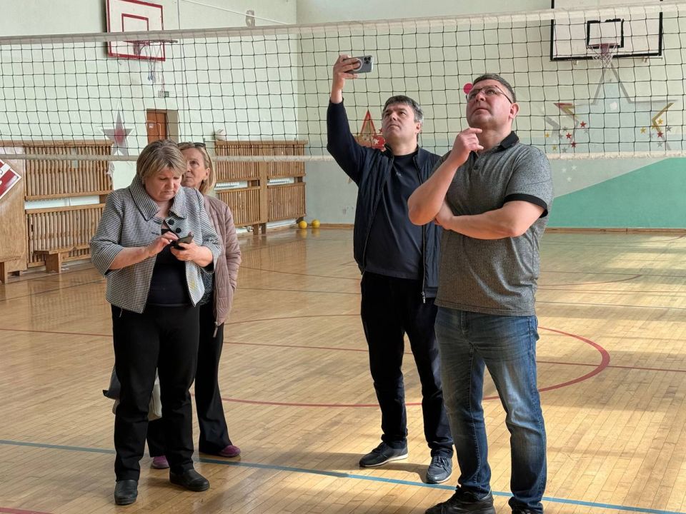 Выездное совещание по проблеме протечки крыши в школе №2