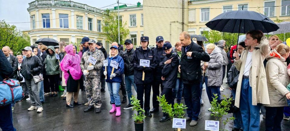 Николай, Яков, Зинаида Василий, Анна, Михалыч — это только часть имен сиреней, которые высадили на территории Магаданской областной больницы