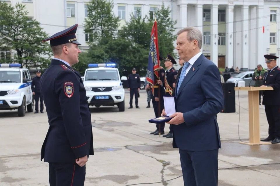 Гарнизонный развод сотрудников органов внутренних дел, посвященный 71-летию УМВД России по Магаданской области