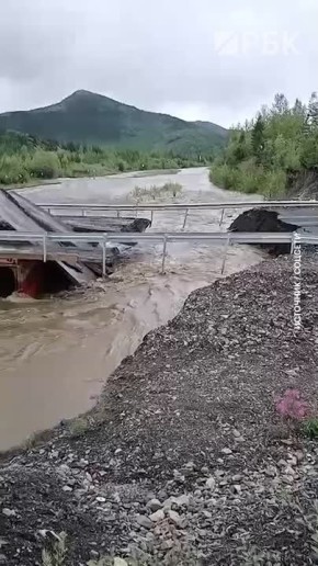 В Магаданской области два автомобильных моста смыло паводками