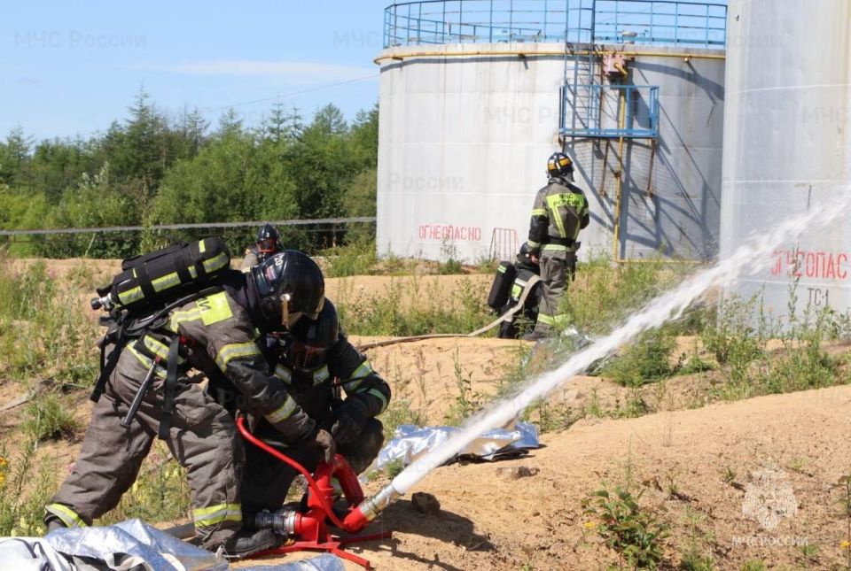17 июля прошло плановое пожарно-тактическое учение на территории резервуарного парка «Аэрофьюэлз Магадан» в поселке Сокол