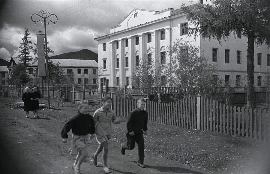     90-    