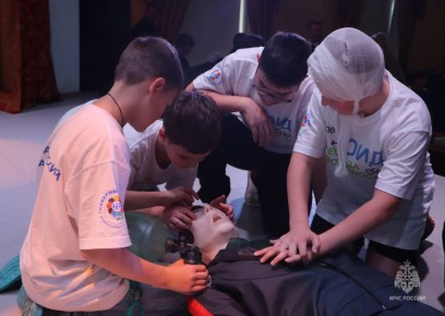 В Магадане школьников научили оказывать первую помощь при ДТП