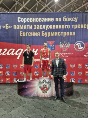25 медалей разного достоинства завоевали воспитанники ДЮЦ и центра «Подвиг» на соревнованиях по боксу памяти Евгения Бурмистрова в Магадане