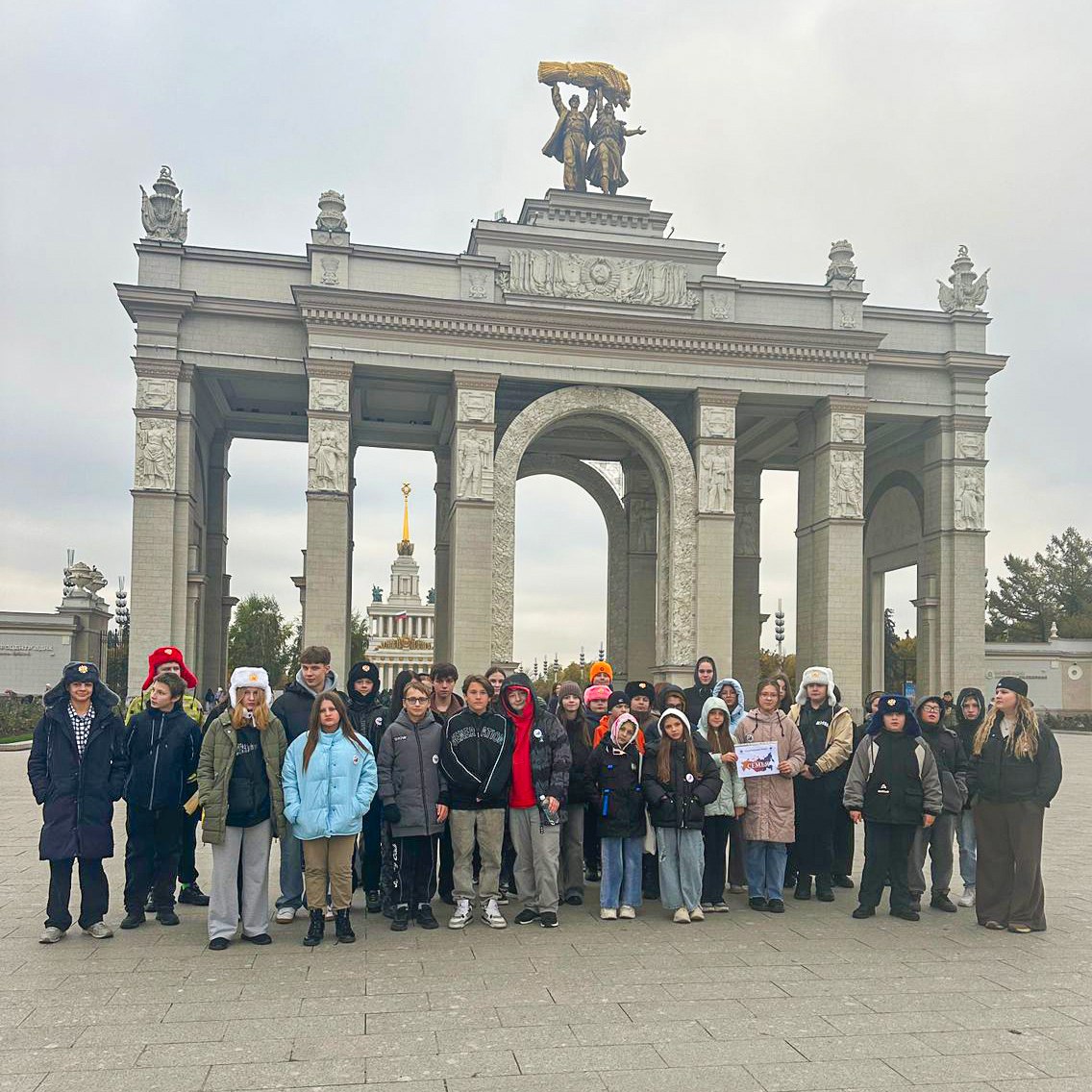 43 школьника из города Магадана, поселков Ягодное, Дебин, Армань, Стекольный побывали в туристско-экскурсионной поездке по маршруту «Москва: культура и искусство», которая была организована в рамках нацпроекта «Семья» 43 школьника из города Магадана, поселков Ягодное, Дебин, Армань, Стекольный побывали в туристско-экскурсионной поездке по маршруту «Москва: культура и искусство», которая была организована в рамках нацпроекта «Семья»