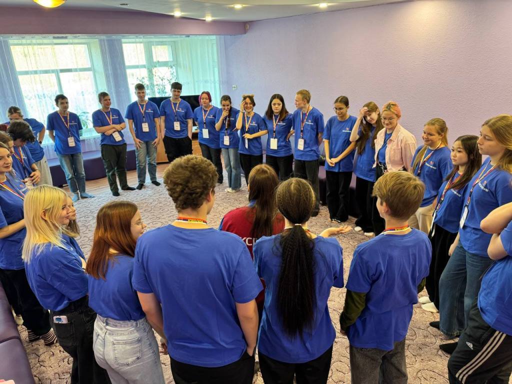 В областном центре на базе «Северного Артека» прошёл семинар-практикум «ШУМ: Школа Умной Молодёжи» В областном центре на базе «Северного Артека» прошёл семинар-практикум «ШУМ: Школа Умной Молодёжи»