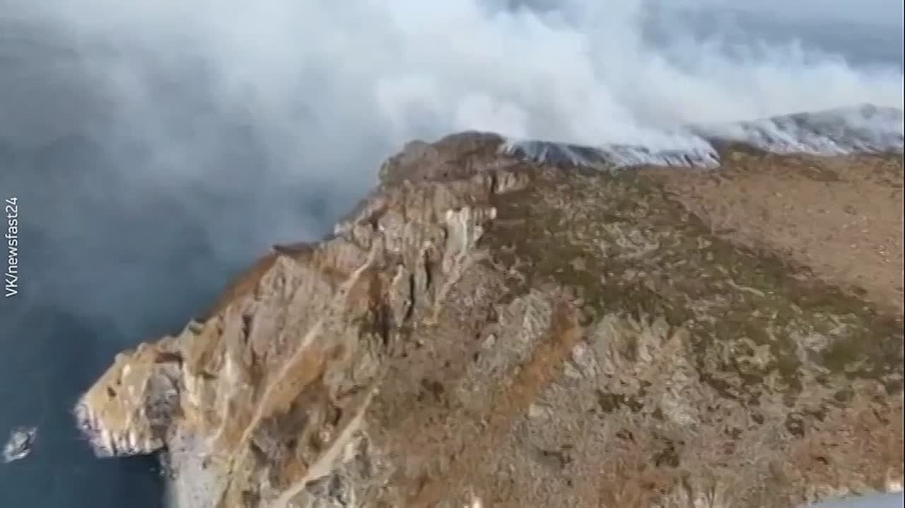 Остров Недоразумения охватил пожар — там находится турбаза