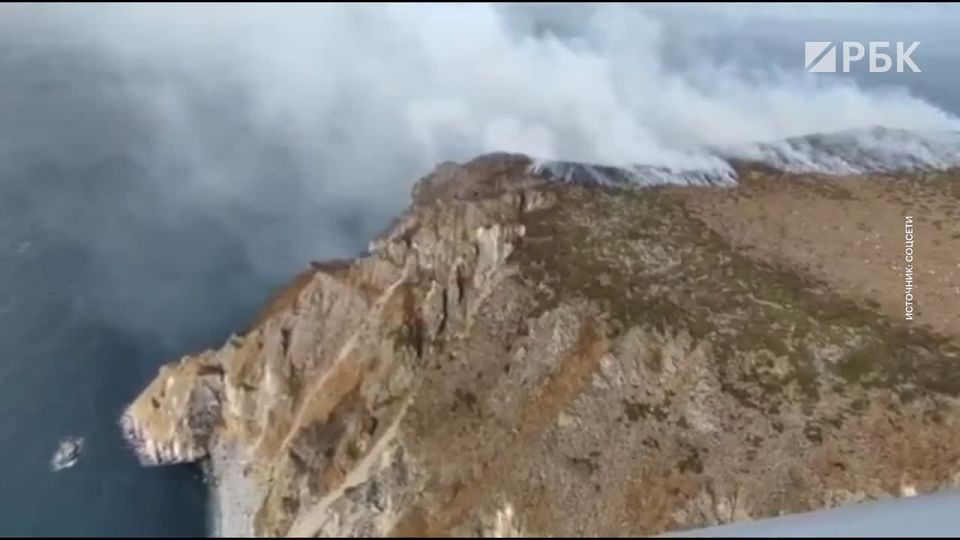 В Магаданской области на острове Недоразумения произошел крупный пожар, сообщило издание «Говорит Магадан», ссылаясь на очевидцев