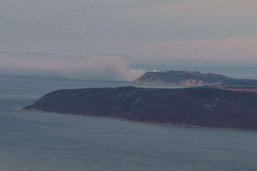 Магаданцы борются с пожаром на острове Недоразумения