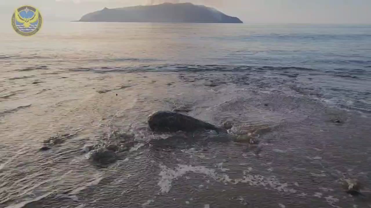 30 октября 2025 г. сотрудники поисково-спасательной службы Управления по делам гражданской обороны и чрезвычайным ситуациям мэрии города Магадана провели операцию по доставке личного состава и огнетушащих средств...