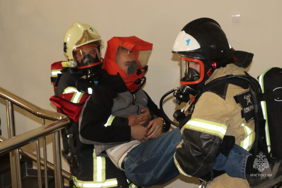 В новом корпусе политехнического техникума прошли учения пожарных