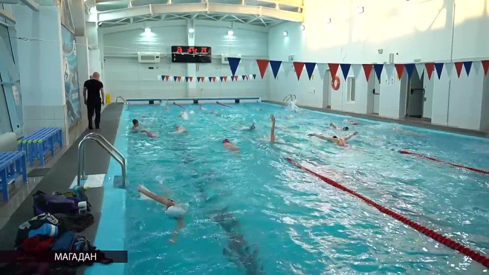 С медалями и новыми нормативами зашли в очередной спортивной сезон магаданские пловцы