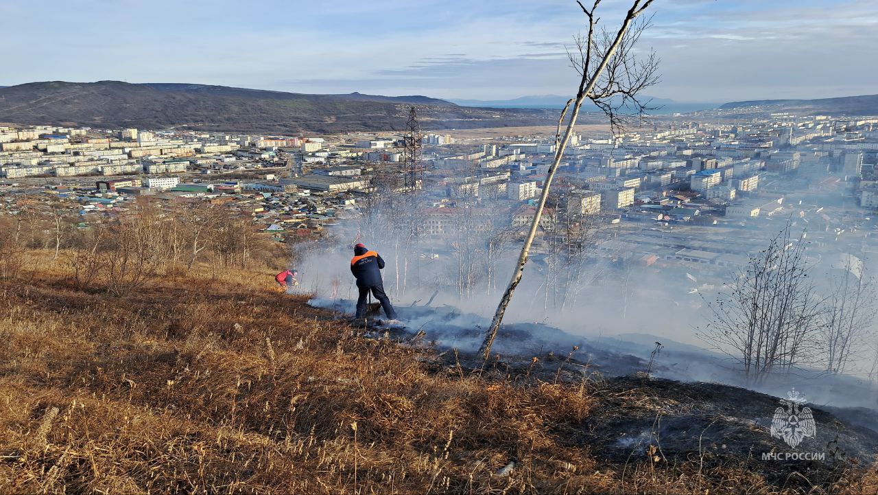 Более 10 жилых домов удалось отстоять от огня пожарным при тушении частного сектора Более 10 жилых домов удалось отстоять от огня пожарным при тушении частного сектора