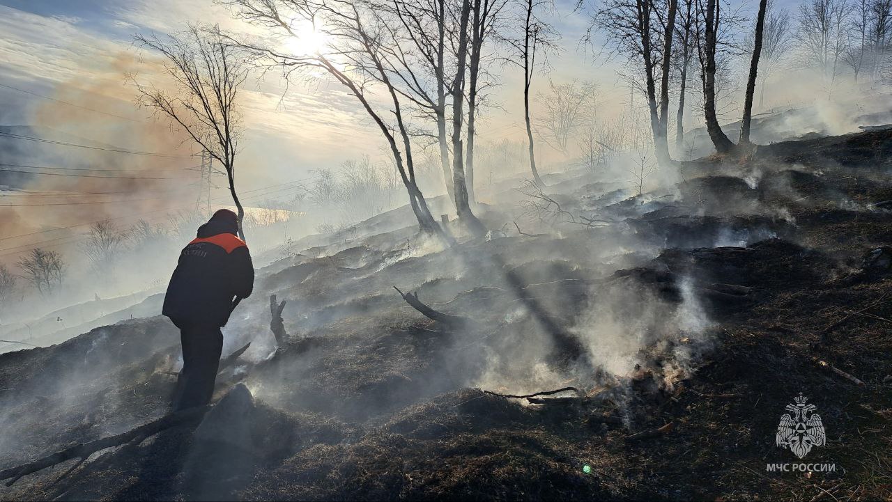 Более 10 жилых домов удалось отстоять от огня пожарным при тушении частного сектора Более 10 жилых домов удалось отстоять от огня пожарным при тушении частного сектора
