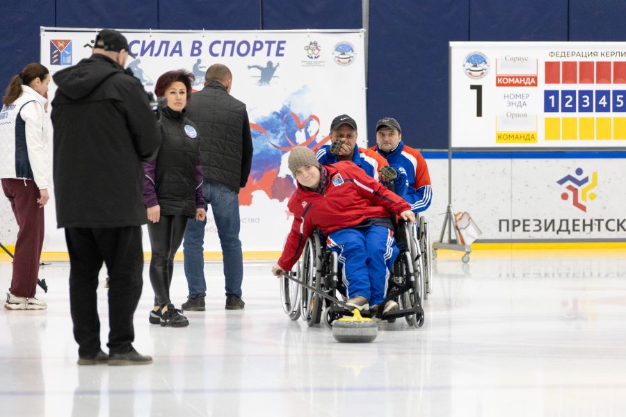 Победителей соревнований по керлингу на колясках определили в Магадане Победителей соревнований по керлингу на колясках определили в Магадане