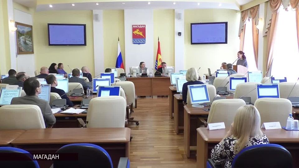 Программы развития общего и дошкольного образования обсудили в Магаданской городской Думе