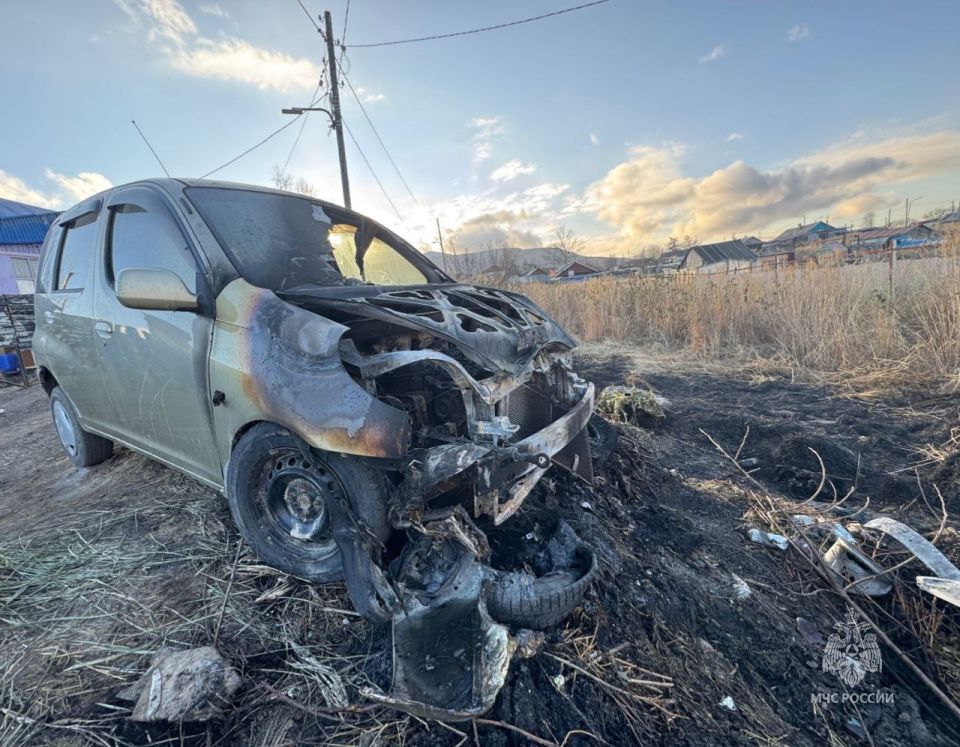 30 октября в Магадане огонь повредил два автомобиля