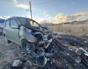 30 октября в Магадане огонь повредил два автомобиля