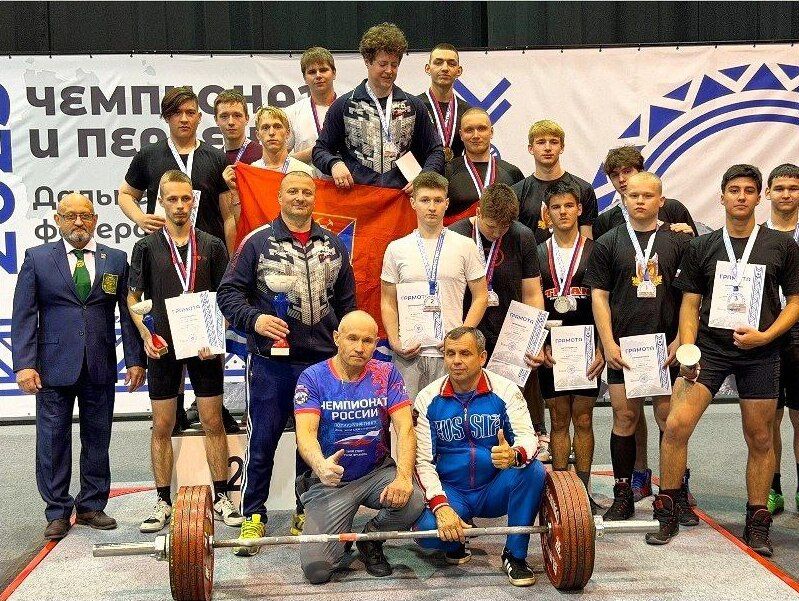 13 медалей завоевала сборная Магаданской области на первенстве ДФО по пауэрлифтингу