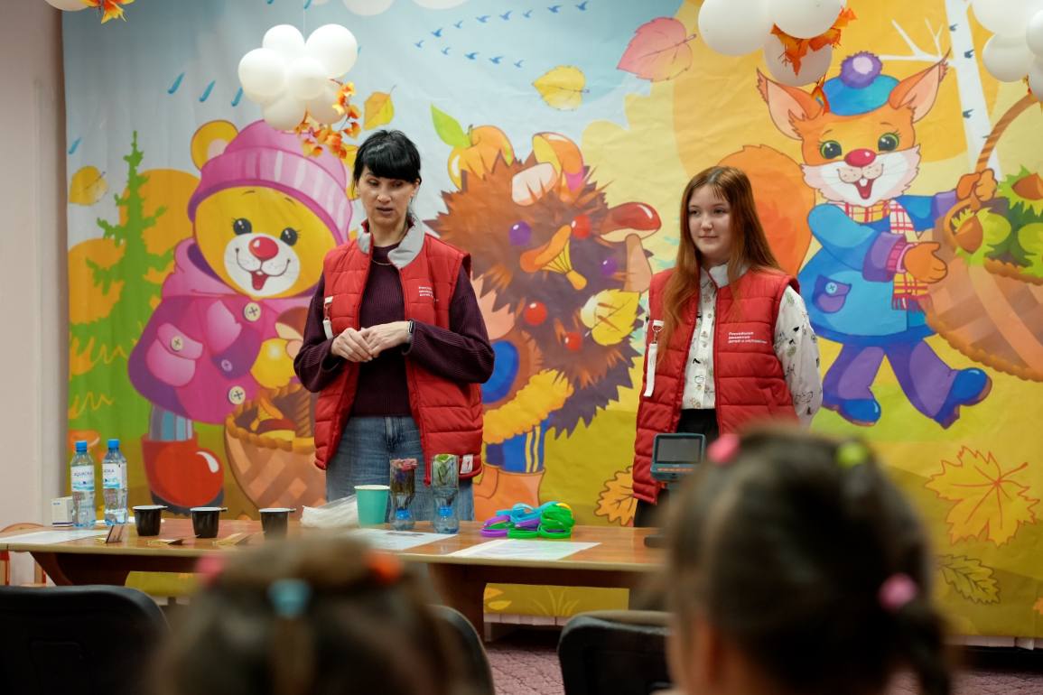 Акция «Полиция и дети» прошла в магаданском детском доме. Вместе с Движением Первых ребята побывали в роли юных натуралистов В Магадане стражи порядка совместно с представителями регионального отделения Движения Первых... Акция «Полиция и дети» прошла в магаданском детском доме. Вместе с Движением Первых ребята побывали в роли юных натуралистов В Магадане стражи порядка совместно с представителями регионального отделения Движения Первых...