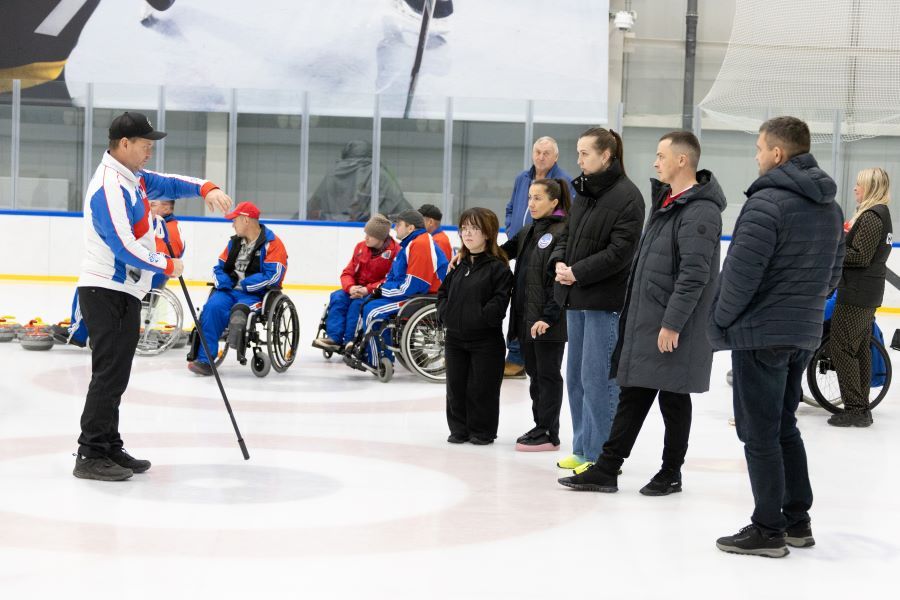 Победителей соревнований по керлингу на колясках определили в Магадане