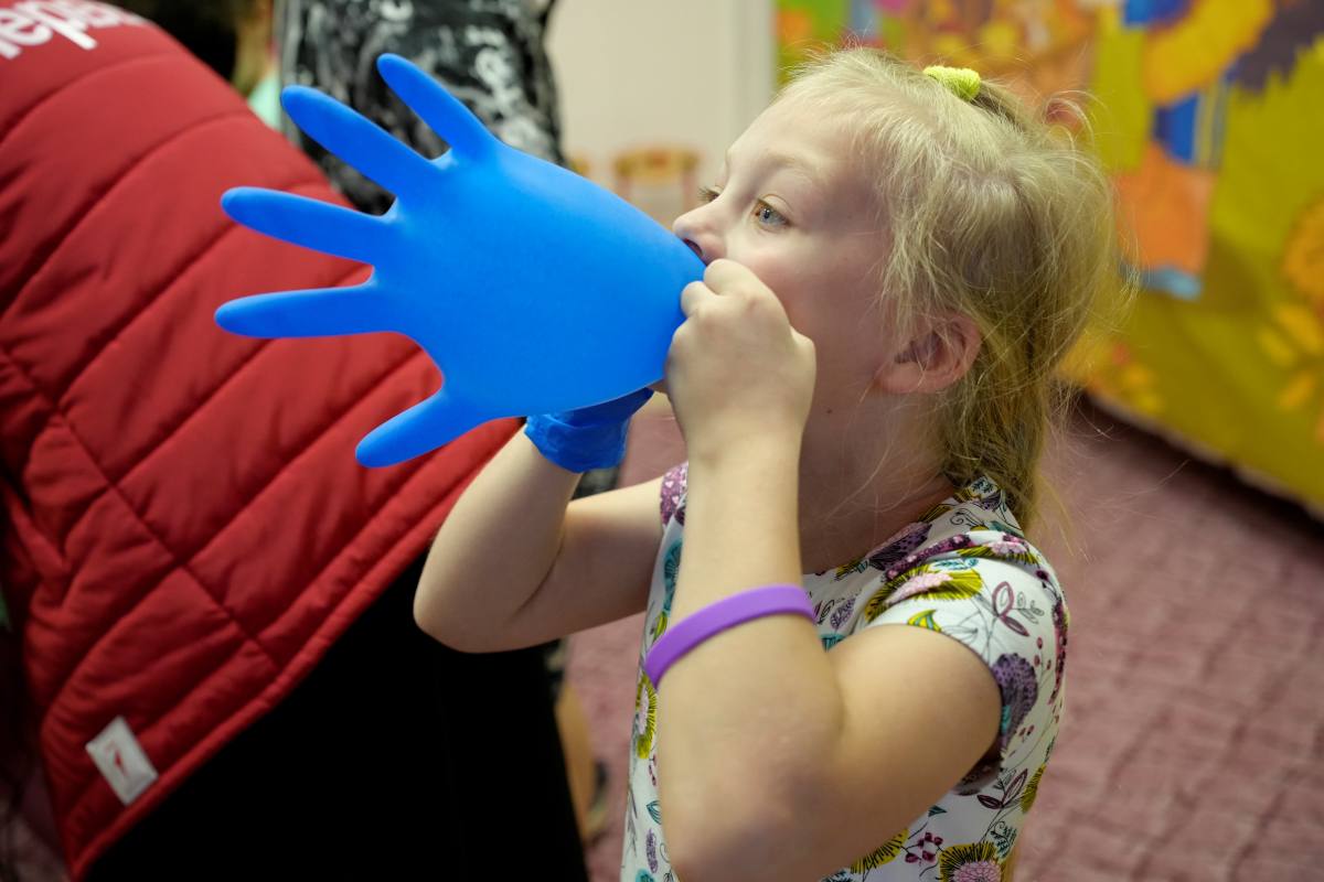 Акция «Полиция и дети» прошла в магаданском детском доме. Вместе с Движением Первых ребята побывали в роли юных натуралистов В Магадане стражи порядка совместно с представителями регионального отделения Движения Первых... Акция «Полиция и дети» прошла в магаданском детском доме. Вместе с Движением Первых ребята побывали в роли юных натуралистов В Магадане стражи порядка совместно с представителями регионального отделения Движения Первых...