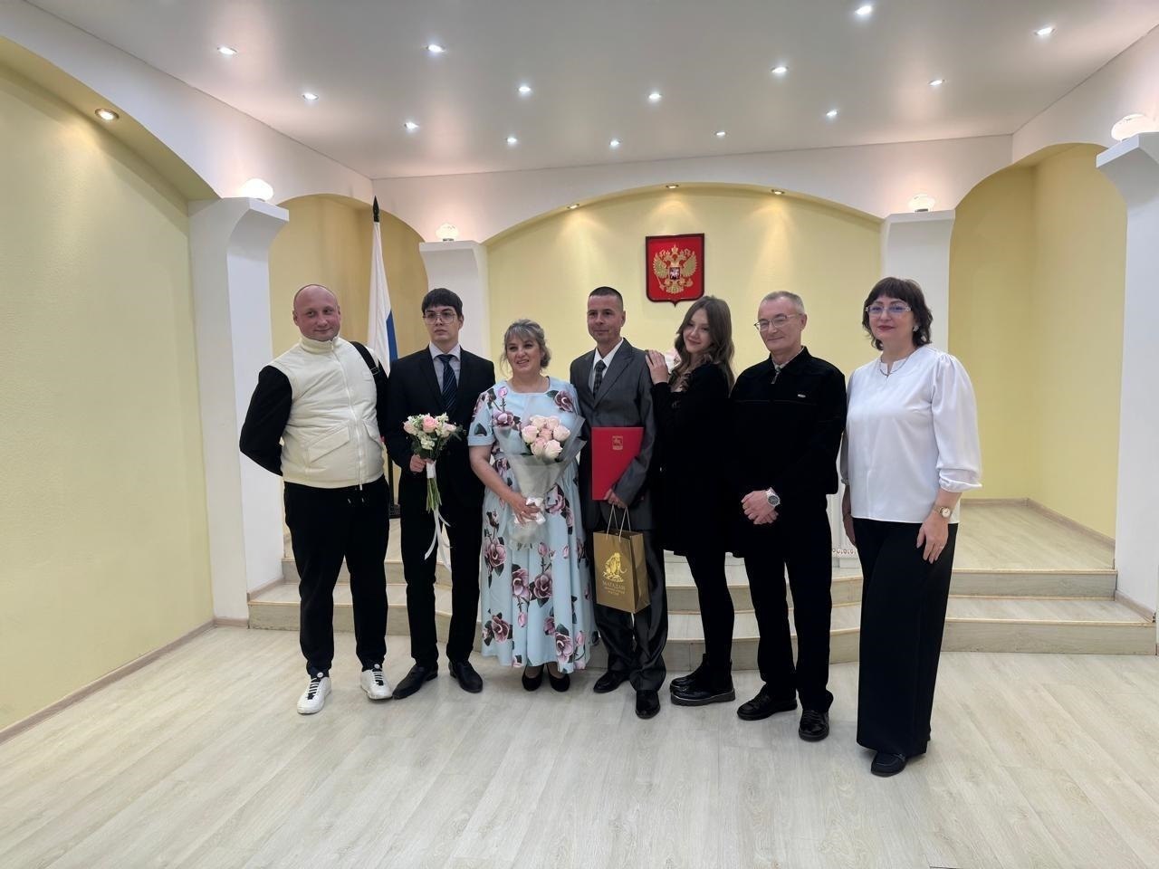 Серебряную свадьбу отметили в Магадане супруги Ларины Серебряную свадьбу отметили в Магадане супруги Ларины