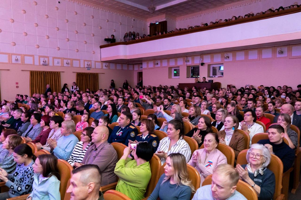 В Магадане прошёл праздничный концерт ко Дню народного единства В Магадане прошёл праздничный концерт ко Дню народного единства