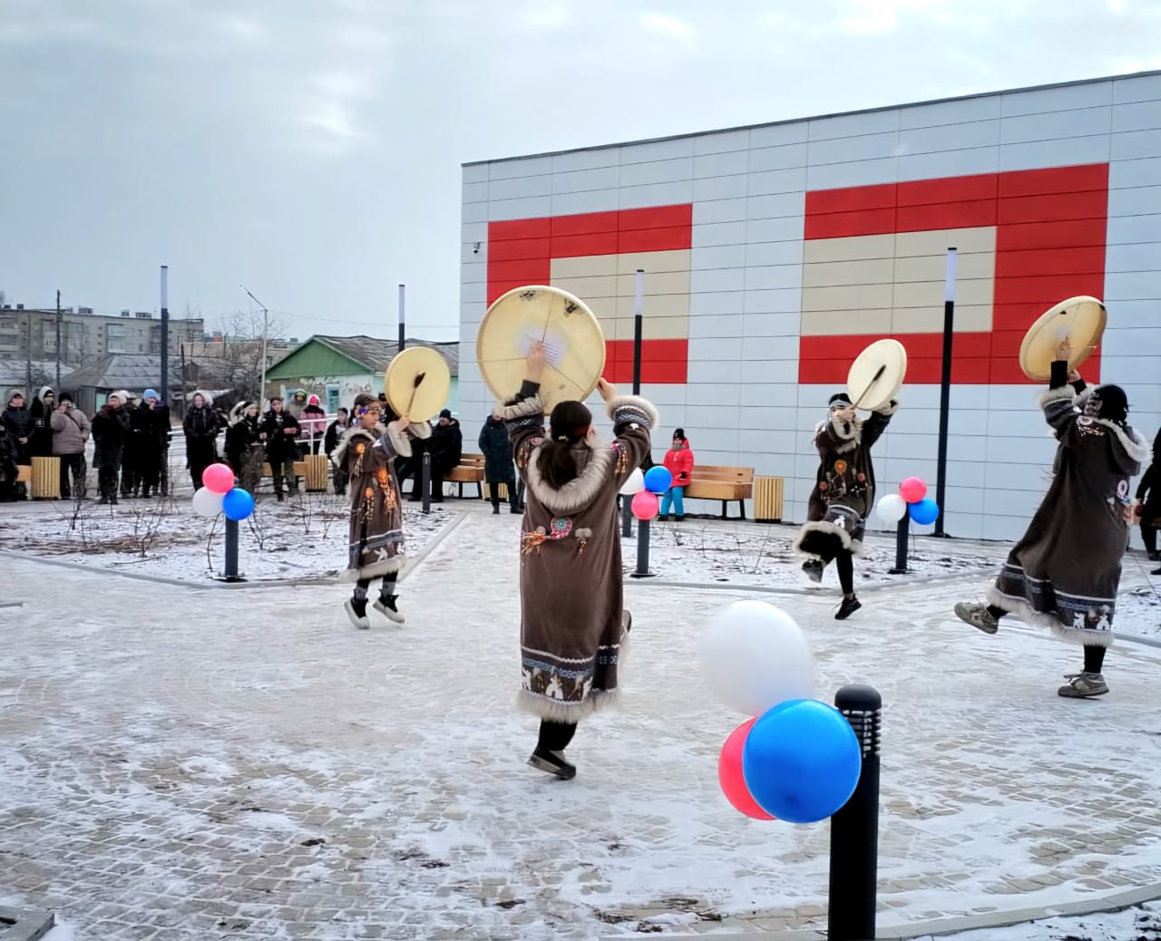 В Эвенске торжественно открыли этнокультурный парк В Эвенске торжественно открыли этнокультурный парк