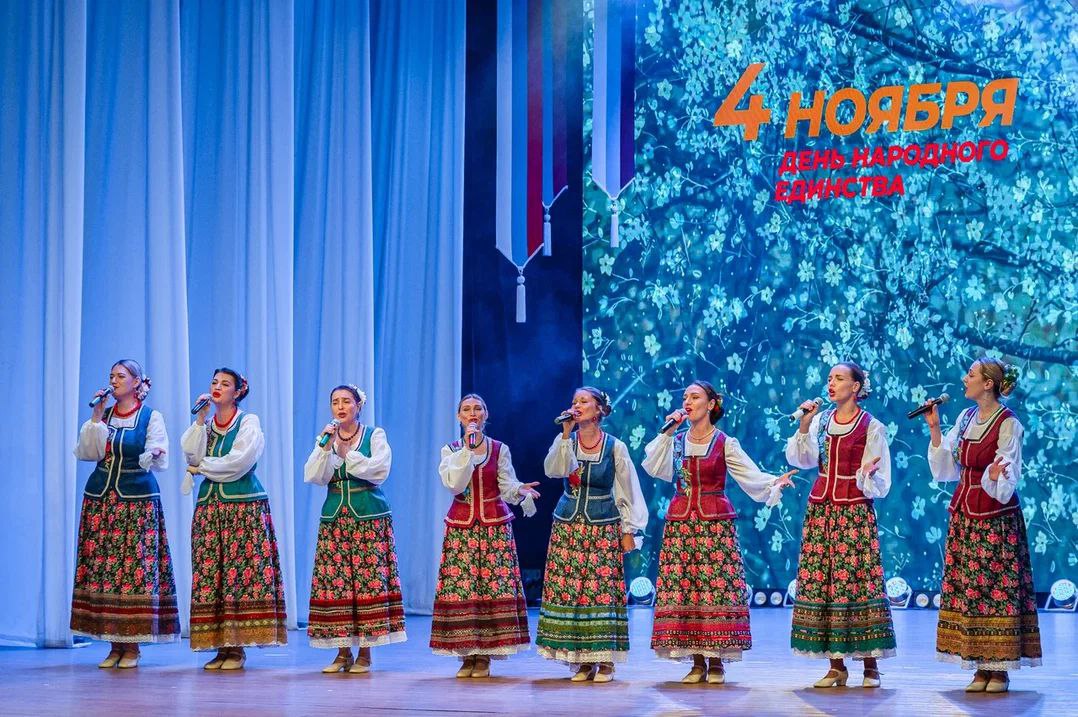 Праздничный концерт, посвящённый Дню народного единства «Мы едины! Мы непобедимы!», объединил магаданцев в Центре культуры в преддверии 4 ноября Праздничный концерт, посвящённый Дню народного единства «Мы едины! Мы непобедимы!», объединил магаданцев в Центре культуры в преддверии 4 ноября