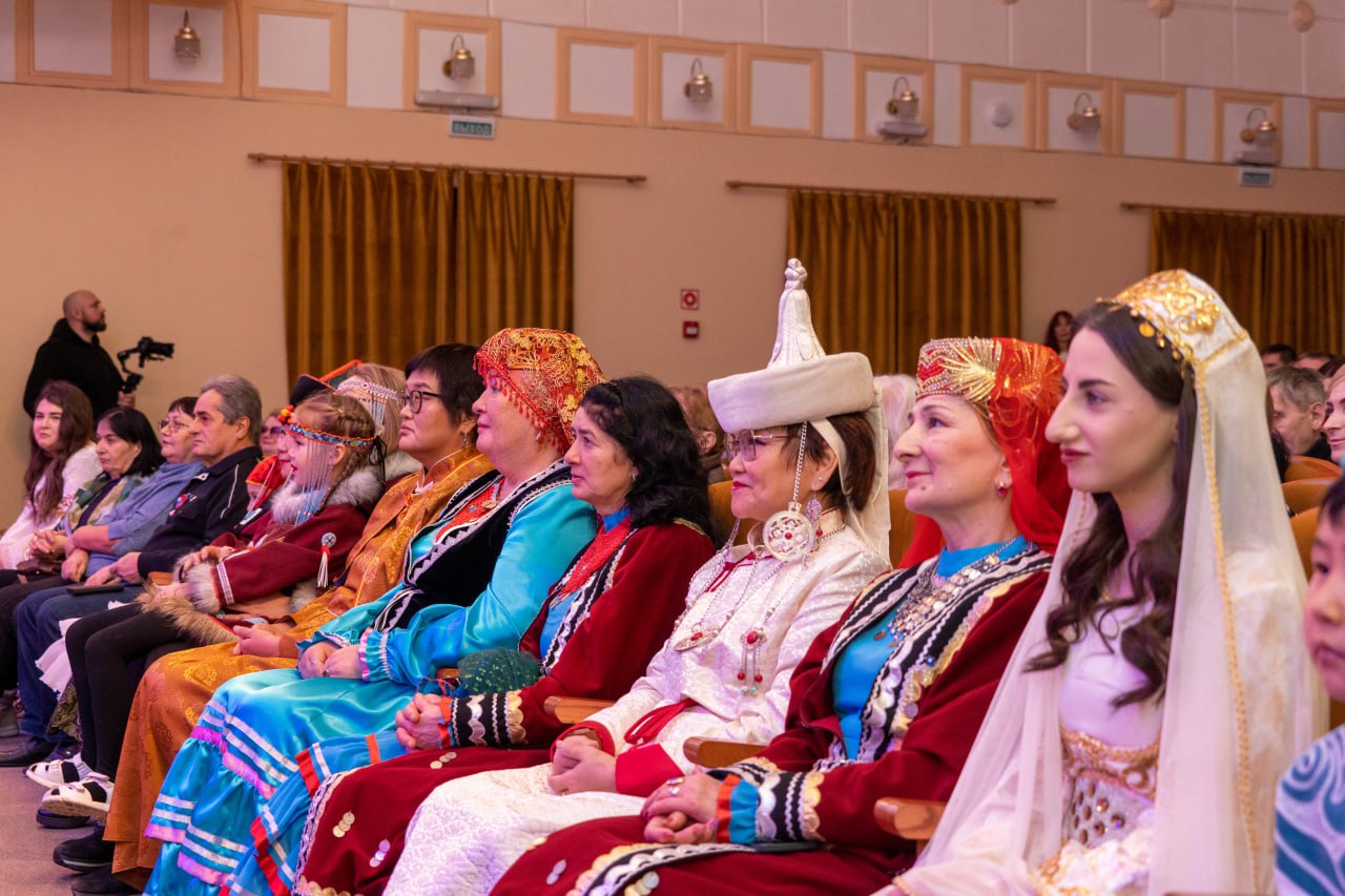 В Магадане прошёл праздничный концерт ко Дню народного единства В Магадане прошёл праздничный концерт ко Дню народного единства