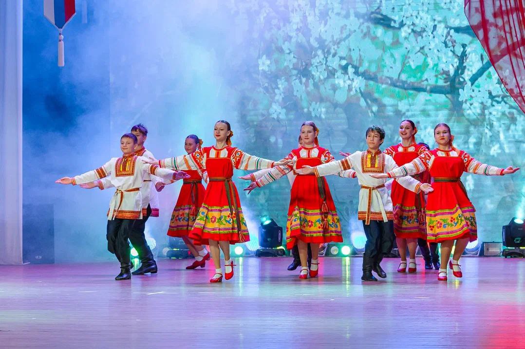 Праздничный концерт, посвящённый Дню народного единства «Мы едины! Мы непобедимы!», объединил магаданцев в Центре культуры в преддверии 4 ноября Праздничный концерт, посвящённый Дню народного единства «Мы едины! Мы непобедимы!», объединил магаданцев в Центре культуры в преддверии 4 ноября