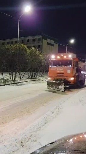 Городские службы Магадана вышли на расчистку участков улично-дорожной сети областного центра