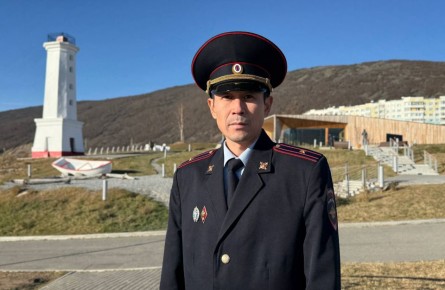 Уважаемые колымчане!. Просим вас поддержать нашего конкурсанта – майора полиции Арсена Мамбетова на федеральном этапе Всероссийского конкурса и отдать свои голоса лучшему участковому Колымы до 10 ноября включительно!...