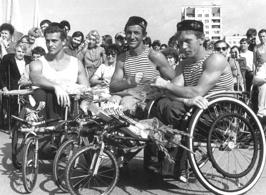 Пробег через всю Россию на инвалидной коляске завершил 33 года назад магаданец Юрий Шаповалов