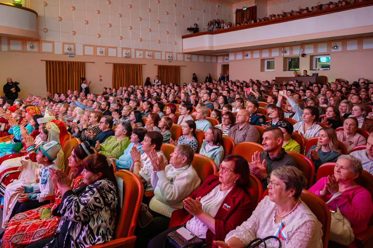 Лариса Поликанова: Дорогие магаданцы, поздравляю вас с Днём народного единства — праздником, который напоминает: вместе мы способны преодолеть любые испытания и достичь самых смелых целей! Лариса Поликанова: Дорогие магаданцы, поздравляю вас с Днём народного единства — праздником, который напоминает: вместе мы способны преодолеть любые испытания и достичь самых смелых целей!