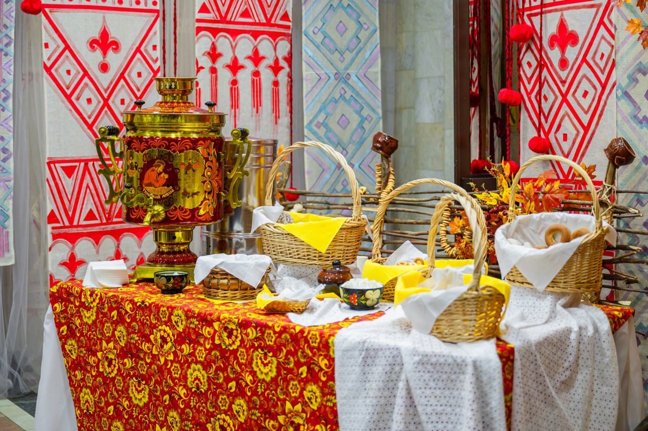 Лариса Поликанова: Дорогие магаданцы, поздравляю вас с Днём народного единства — праздником, который напоминает: вместе мы способны преодолеть любые испытания и достичь самых смелых целей! Лариса Поликанова: Дорогие магаданцы, поздравляю вас с Днём народного единства — праздником, который напоминает: вместе мы способны преодолеть любые испытания и достичь самых смелых целей!