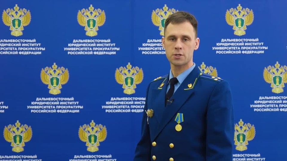 Если вы столкнулись с кибермошенниками: у вас украли деньги с карты, вы не получили оплаченный товар или вам звонили из "банка" и просили личные данные? Срочно позвоните по телефону горячей линии 122