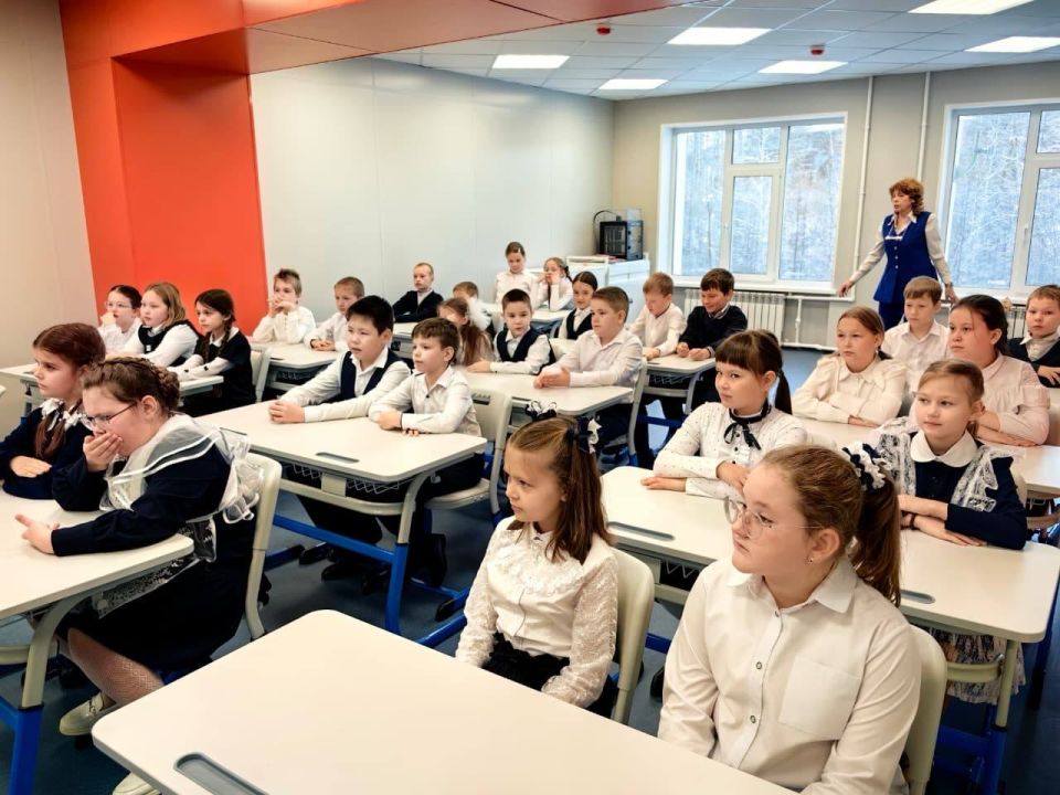 Сергей Носов: Во взаимодействии с Министерством просвещения РФ по государственной программе «Развитие образования» капитально реконструировали школу в Ягодном Сергей Носов: Во взаимодействии с Министерством просвещения РФ по государственной программе «Развитие образования» капитально реконструировали школу в Ягодном