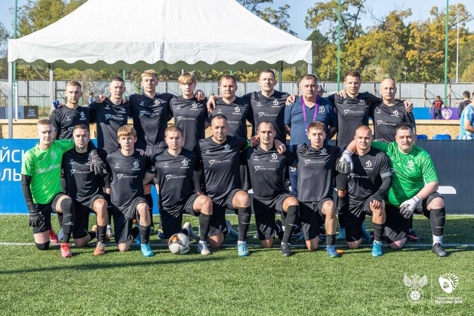 Команда «Динамо» - победитель регионального отбора Магаданской области принимает участие в чемпионате России по мини-футболу 8*8 среди мужских команд в Сочи!