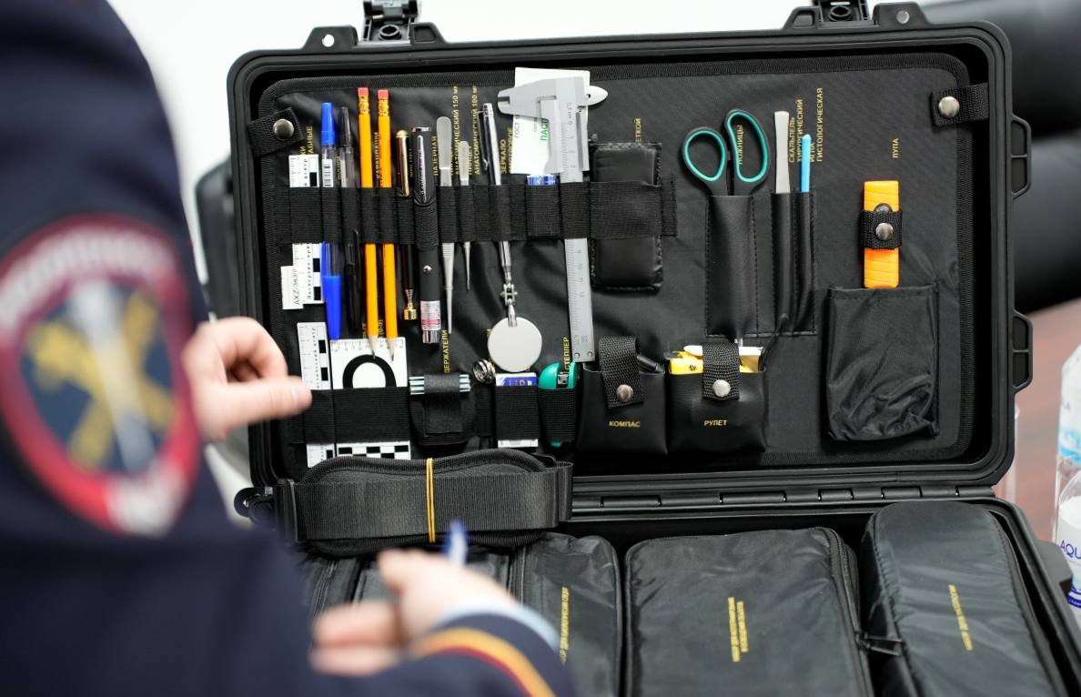 Преумножая лучшие традиции ведомства: в УМВД России по Магаданской области состоялась встреча трех поколений сотрудников органов внутренних дел Преумножая лучшие традиции ведомства: в УМВД России по Магаданской области состоялась встреча трех поколений сотрудников органов внутренних дел