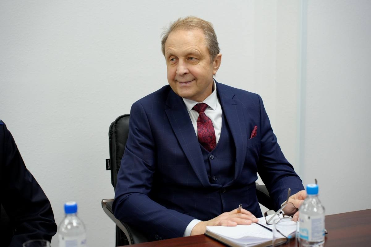 Преумножая лучшие традиции ведомства: в УМВД России по Магаданской области состоялась встреча трех поколений сотрудников органов внутренних дел Преумножая лучшие традиции ведомства: в УМВД России по Магаданской области состоялась встреча трех поколений сотрудников органов внутренних дел